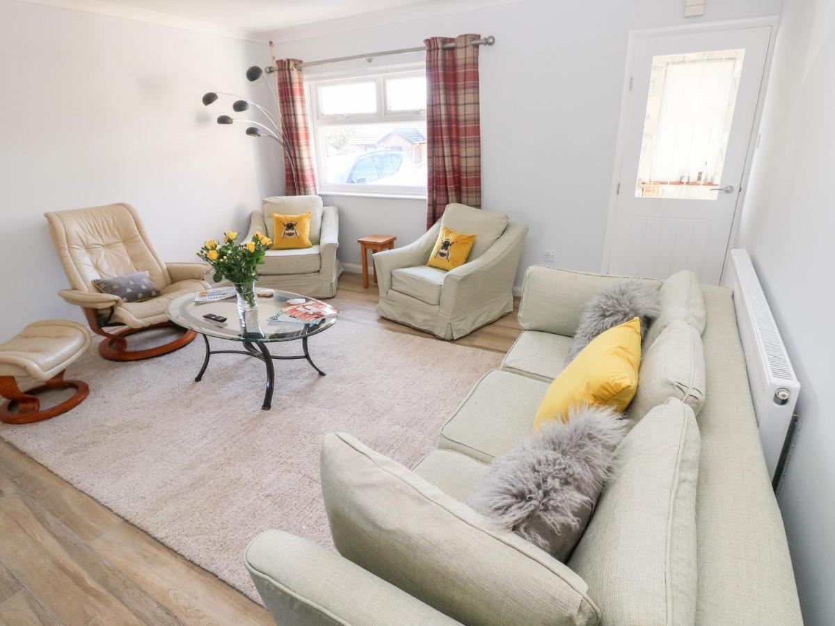 1 Gloucester Way Pembroke Dock Esterno foto