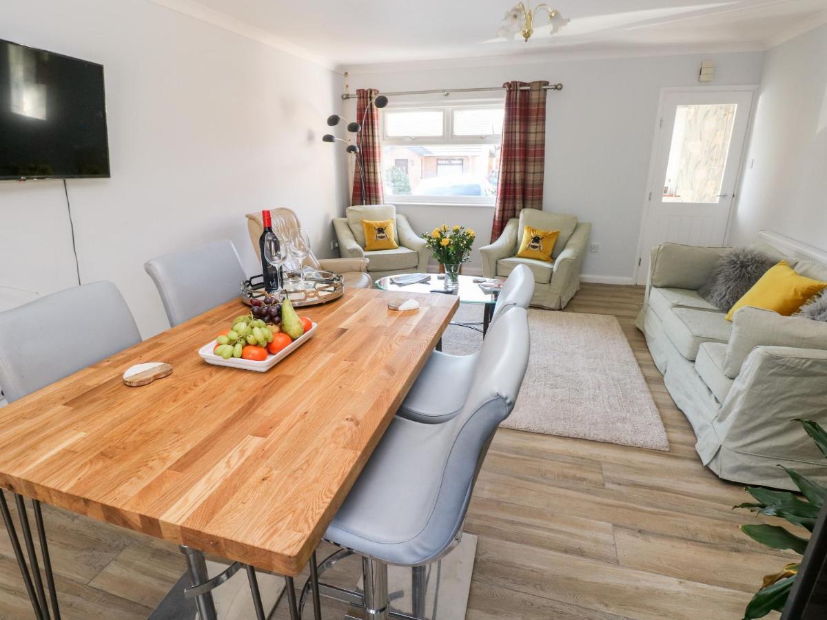 1 Gloucester Way Pembroke Dock Esterno foto