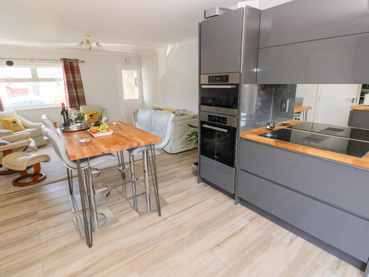 1 Gloucester Way Pembroke Dock Esterno foto