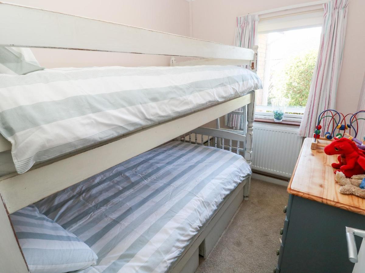 1 Gloucester Way Pembroke Dock Esterno foto