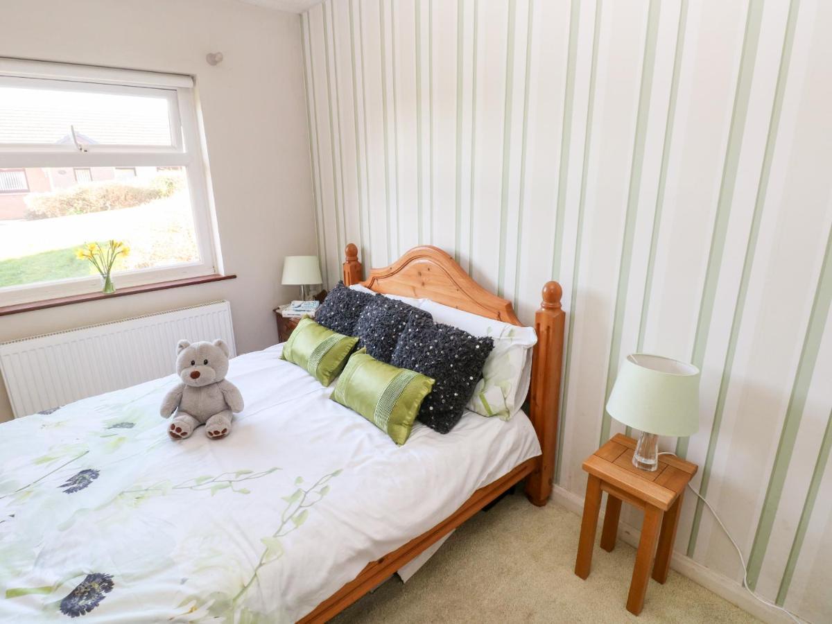 1 Gloucester Way Pembroke Dock Esterno foto